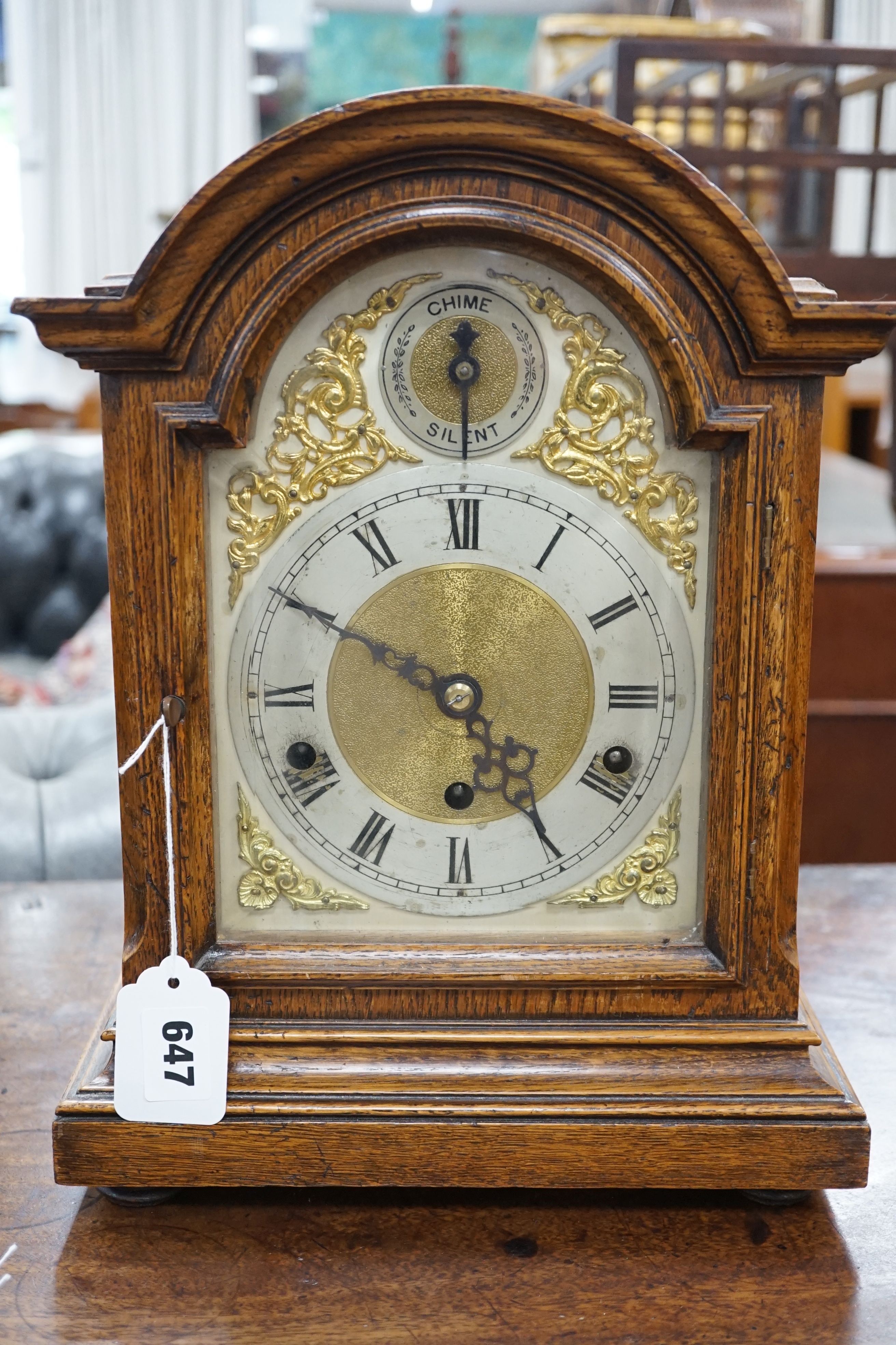 A decorative Edwardian chime mantel clock - 36cm tall